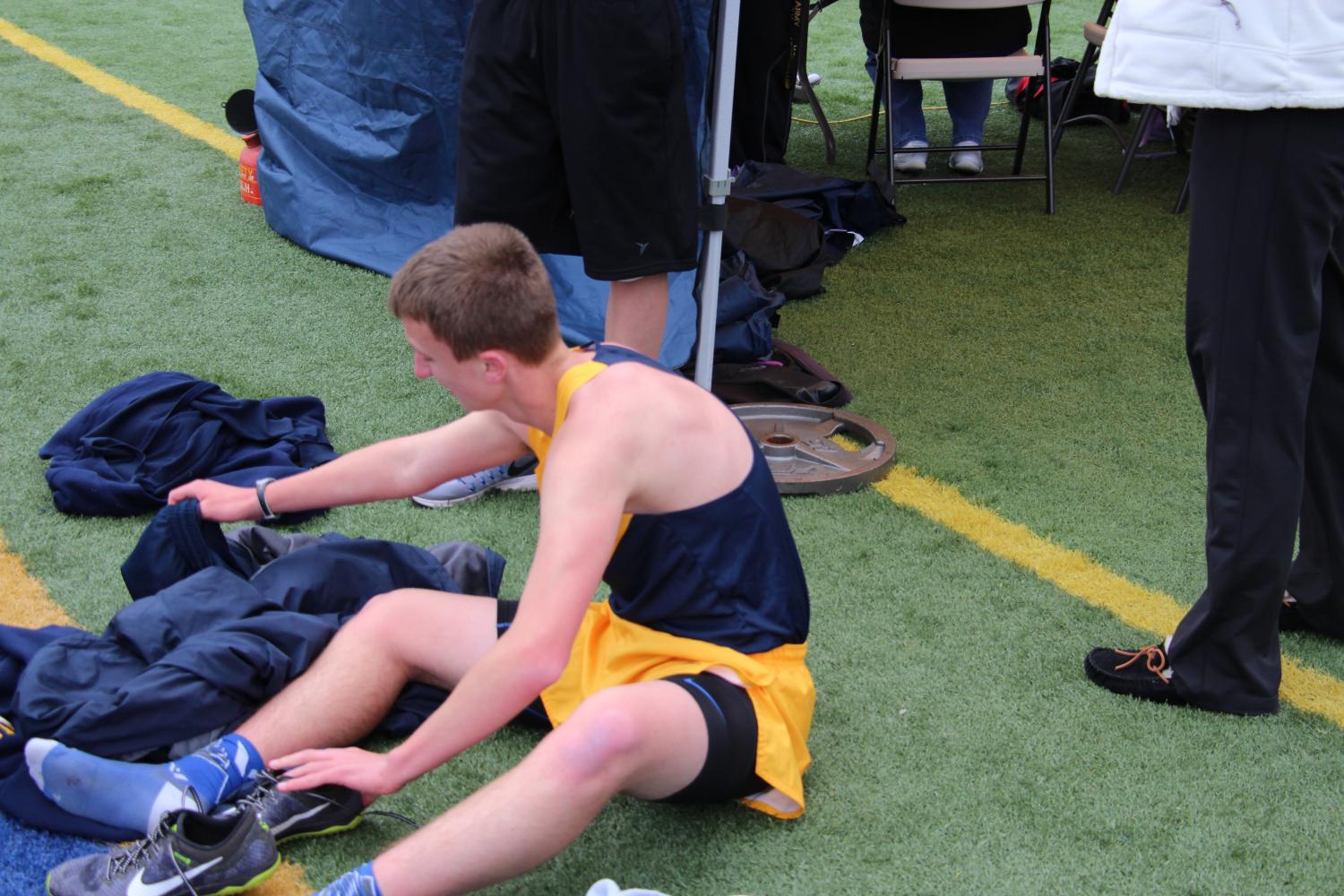 Now ben is done for the day as he puts on his warm up clothes again to actually warm up on such a cold day with a high of 48 degrees and a chilling wind made ben and all the runners freezing cold 